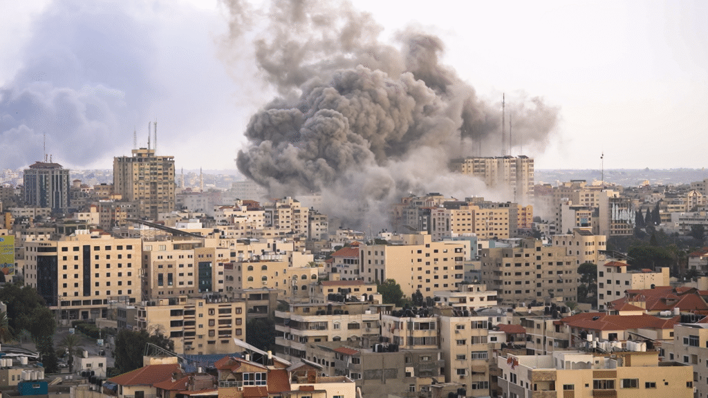 Ataque aéreo israelí en la Franja de Gaza durante la Guerra de Gaza 23-25.